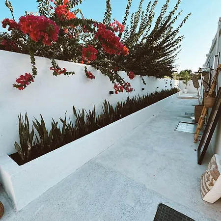 Beachside Escape 2 Min To Shore, Shared Pool & Burj Khalifa View! Dubai Exterior photo